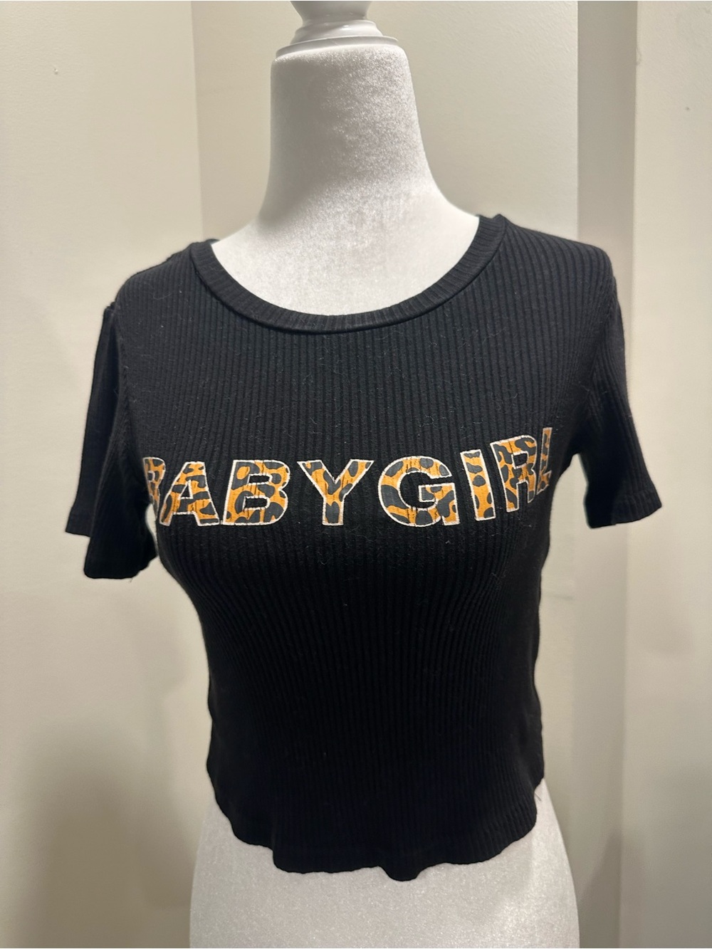 Polly Black Ribbed Babygirl Leopard Graphic Crop Top US 0 - Picture 2 of 6
